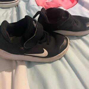 Nike boys shoes size 8